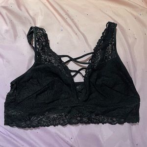 VICTORIA’S SECRET LACE STRAPPY BLACK BRALETTE SIZE XL